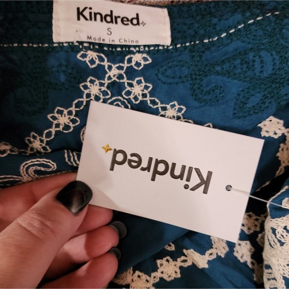 Anthropologie x Kindred‎ teal and white heavily embroidered triangle trim shirt - Picture 7 of 8